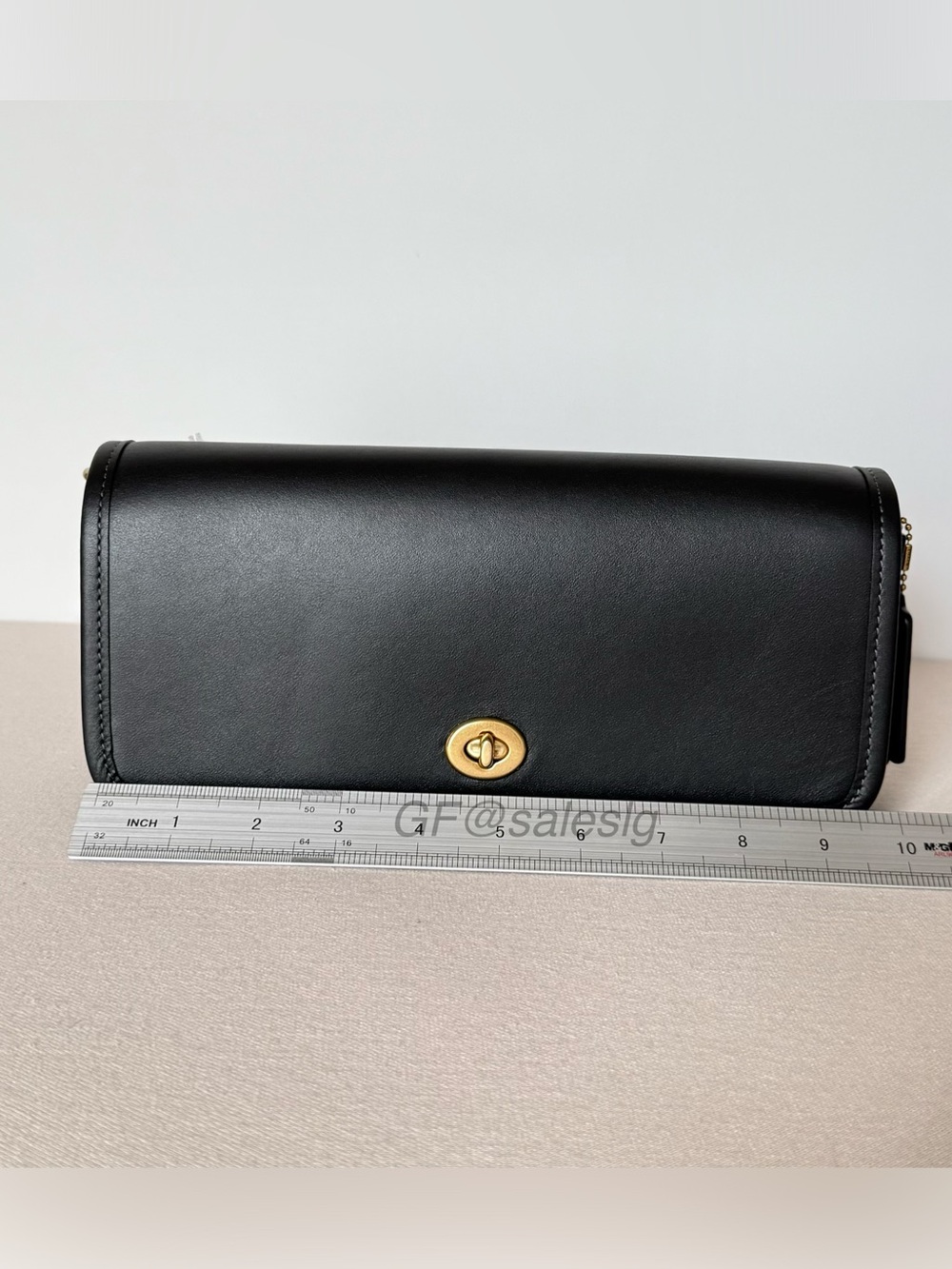 NWT Coach Dinky Shoulder Bag CW641 Black Glovetanned Leather Gold Hardware - Picture 14 of 15